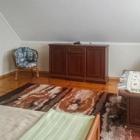 Atemberaubendes Haus Mit 4 Schlafzimmern In Ferienhaus