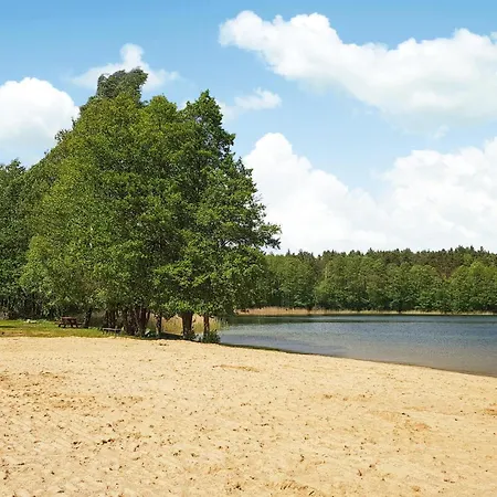 4 Bedroom Stunning In Сasa de vacaciones Dominikowo