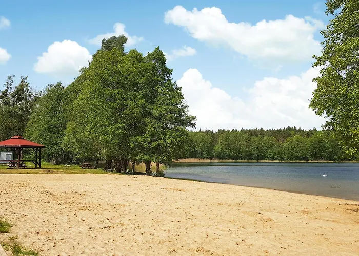 4 Bedroom Stunning In Prázdninový dům Dominikowo